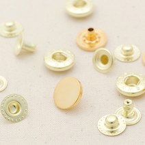 코하스아이디 무광 스프링도트 단추 15mm, 골드, 2개입