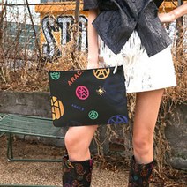 아라크나인 PAINTING BIG CLUTCH