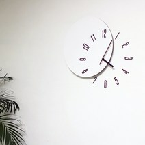 어긋난몰 거실 인테리어 벽걸이 어긋난 벽시계 2p, 흰색 + 호두색 숫자(시계), 랜덤발송(꼭꼬핀)