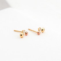 킨트주얼리 여성용 14K 볼 미니 귀걸이 + 쇼핑백