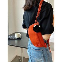 어깨 가방 캐주얼 솔리드 패션 간단한 귀여운 펜던트 여성 디자인 핸드백 봄 새로운 여성 Crossbody 가방