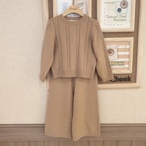 치크 21 F/W 유아 아동 키즈 토들러 가을 신상품! 매년 품절되기 전에 구매하셔야 할! 매장 베스트 상품! 꽈배기 스웨터 바지 세트
