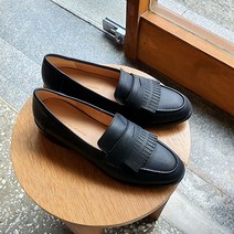 오전 11시 비앙슈 프린지 스티치 무광 클래식 로퍼 3.3cm