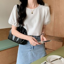 블라우스 여성티셔츠 여자친구룩 여름 심플룩 데이트티셔츠 코디 은은한티셔츠 라운드티셔츠 라운드넥 데일리 여대생코디 베이직 반팔티 볼륨퍼프 여자티셔츠 여자기본템 러블리 룩 여성티