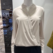 조이너스 여성정장 깔끔하면서 적당한 길이감의 긴팔 롤업 브이셔링 블라우스
