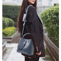 소가죽 체인데코 나나 토트백.
