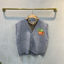 럭키567 / 쏘왓 V넥 레터링 패치 니트베스트
