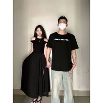 RM 커플시밀러룩 커플룩 블랙 오프 숄더 트임 셔링 a라인 주름 롱원피스 레터링 반팔 티셔츠