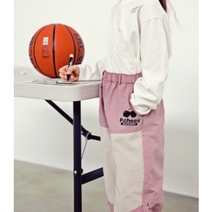 [마르디엠버 ] 화섬 원단으로 제작된 조거 팬츠 스타일의 피치스 엘로 팬츠예요