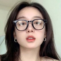 검정뿔테 최우식