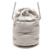 [메종마틴마르지엘라] 여성 엠보 버킷 크로스백 (S56WG0111_PR818_T2003_2