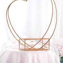 하트 모양의 꽃꽂이 진열대