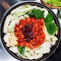춘천유미철판닭갈비 춘천닭갈비골목에서 1968년부터 전통을 지켜 온 닭갈비 (1인분 400g), 양념추가(500g)