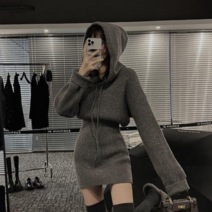 데이홀릭 여성용 가을 겨울 라이드 후드 도톰 미니 니트원피스