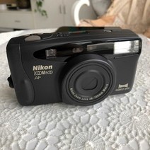 니콘 줌 렌즈 38-105mm 매크로가 있는 니콘 줌 500 af 컴팩트 카메라 카메라를 사용했습니다.
