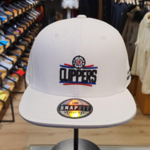 NBA 남여공용 LA 클리퍼스 로고 아웃라인 입체감 있는 자수 챙 배색 포인트 화이트 칼라 깔끔한 스냅백 모자