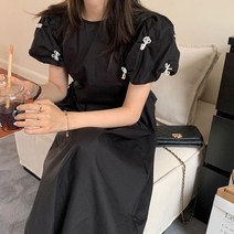 [랜덤플레이] 어깨 퍼프 리본 자수 프릴 롱 원피스