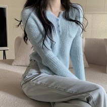 [랜덤플레이] 버튼 포켓 슬림핏 소프트 니트 스웨터