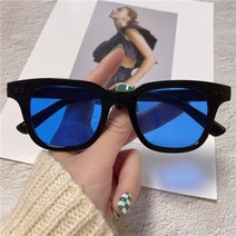Vin ge Squ e Women Brand sign Blue Gul Fema Fa on Plastic Small Oculos Sol