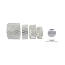 아파트 주차금지 표지판 붙착 반사테이프 배달원 차량