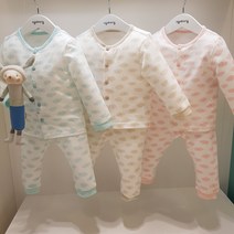 아가방 22가을 베이비페어! 부드럽기가 캡쑝 가을 긴소매 실내복 상하세트! 너무 두껍지 않은 중간두께 내의 상하복! 놀이복으로 가볍게 입기 좋아!슬리퍼존 외출복도 오키