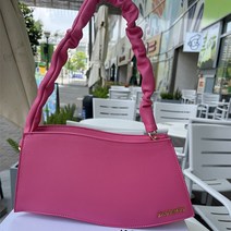2022년형 JACQUEMUS 웨이브 디자인 백 유니크