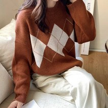 [랜덤플레이] 라운드넥 레트로 톤앤톤 아가일 니트