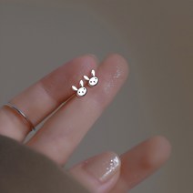 토끼귀걸이 명품귀걸이 토끼해 쥬얼리 고급 귀걸이 귀찌 스털링 실버 토끼 귀걸이 여성 2023 새로운 귀 피어싱 귀걸이 디자인 틈새 하이 엔드 귀걸이 귀 뼈 손톱