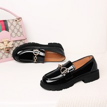 여성 가죽 블로퍼 뮬 슬리퍼 펀칭 데일리 빈티지 단화 플랫 슈즈 리본 발편한 봄 여름 여자신발 별빛스토어 특허 가죽 로퍼 2023 새로운 여성 신발 나비 매듭 술에 슬립 블랙 영국 스타일 여성의 작은 가죽 신발