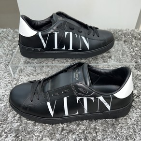 발렌티노 TY2S0830XZU 0NI VLTN 로고 스니커즈