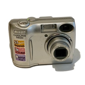 Nikon E5600 5.1MP 디지털카메라 3X줌 레드아이 픽스사용설명서, 1개