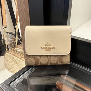 코치 아울렛 호환 블로킹 시그니처 캔버스 스몰 3단 지갑 Coach Small Trifold Wallet In Blocked Signature Canvas CE930