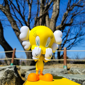 카우스 트위티 콜라보 KAWS 피규어 20cm 인테리어소품 장식품 베어브릭 2colos, 블랙