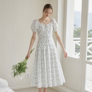 벰버 HEART NECK PLEATS DETAIL FLORAL MAXI DRESS