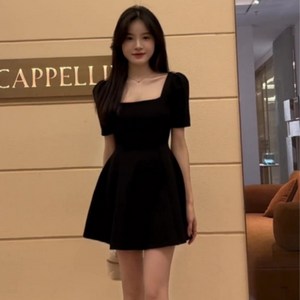 크레스티 여름 여성 슬림핏 스몰 스커트 기질 미니 네모난 옷깃 퍼프소매 원피스
