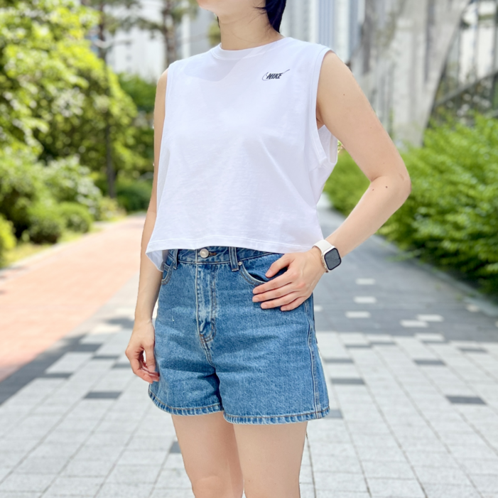 나이키 CLCT 여성 여자 크롭 민소매 티셔츠 슬리브리스 스우시 여름 데일리 화이트