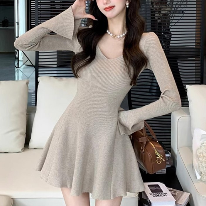 피어니스트 플레어 니트 A라인 딥브이넥 원피스