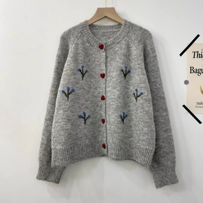 [바인브랜치] 여성용 가을겨울 하트버튼 자수 라운드 베이직 가디건