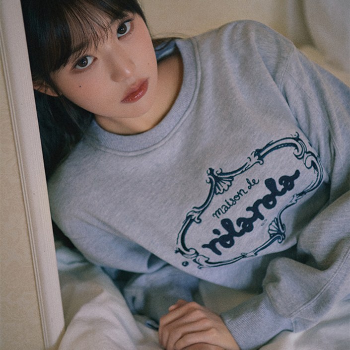 장원영착용 로라로라 VINTAGE LOGO 스웻셔츠 장원영착용 로라로라 VINTAGE LOGO 스웻셔츠