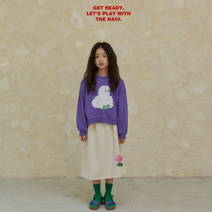 나비 치크맨투맨