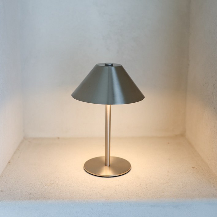 케이트가든 무선 메탈 스탠드 조명 usb타입 터치 무드등 4색 변환 쇠테리어