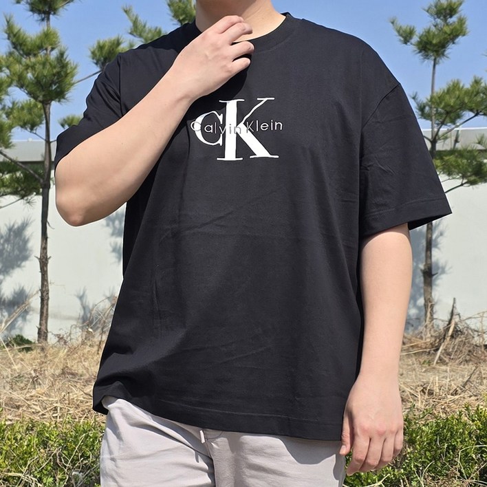 매장판 CK 캘빈클라인 반팔티 반팔 티셔츠 모노그램 오버핏 로고 커플 남녀공용 매장판 CK 캘빈클라인 반팔티 반팔 티셔츠 모노그램 오버핏 로고 커플 남녀공용