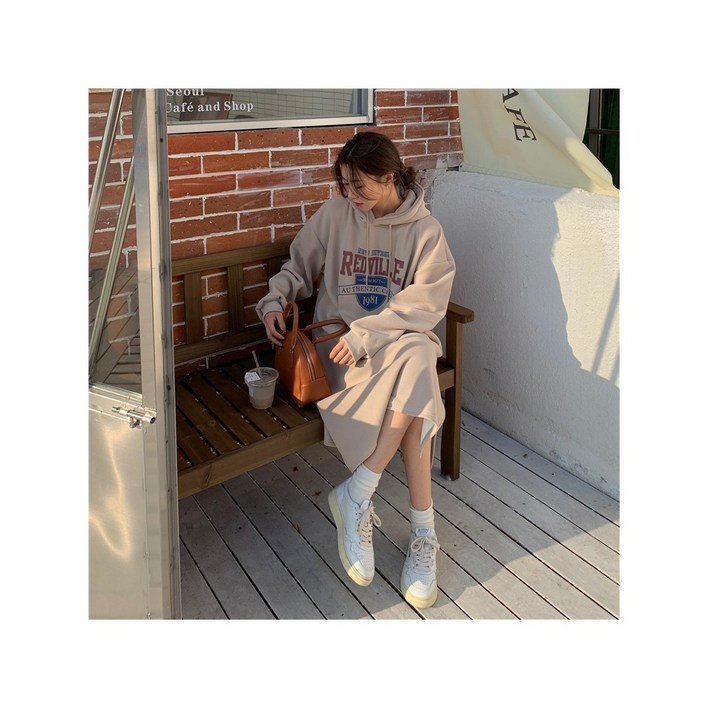 [완스몰] 유빌 레터링 기모 후드 원피스 - op29555
