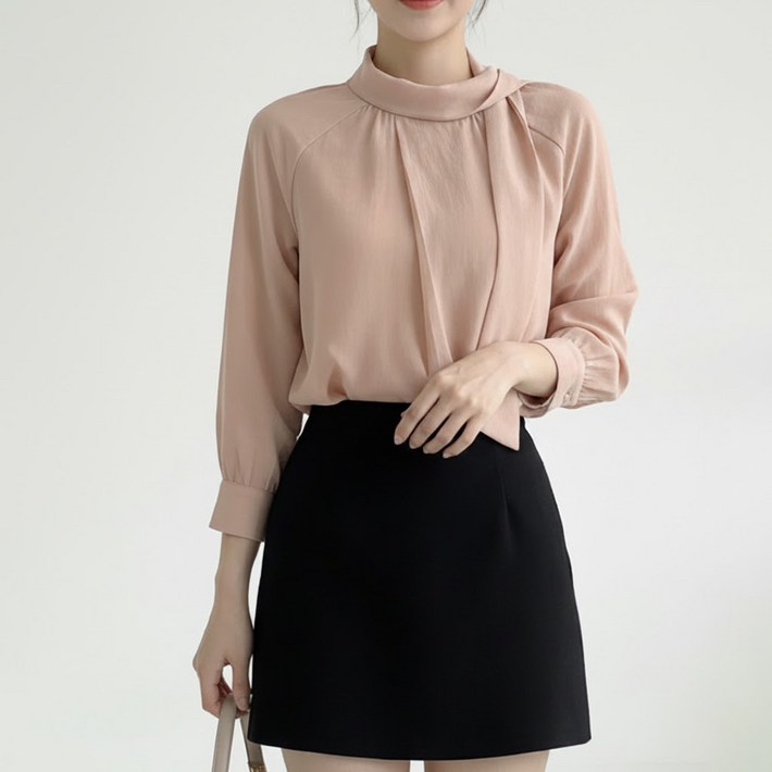비비에모 로엘드 넥 스트랩 퍼프 블라우스 12548