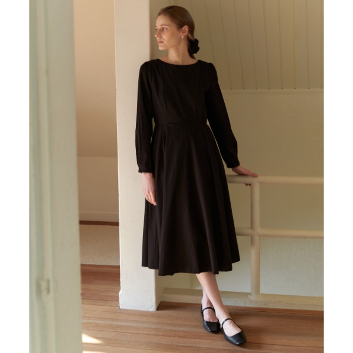 AMONG A SIDE PLEATS LONG DRESS_BLACK
