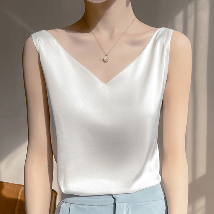 로에브 브이넥 새틴 블라우스 슬립 나시4color 로에브 브이넥 새틴 블라우스 슬립 나시4color