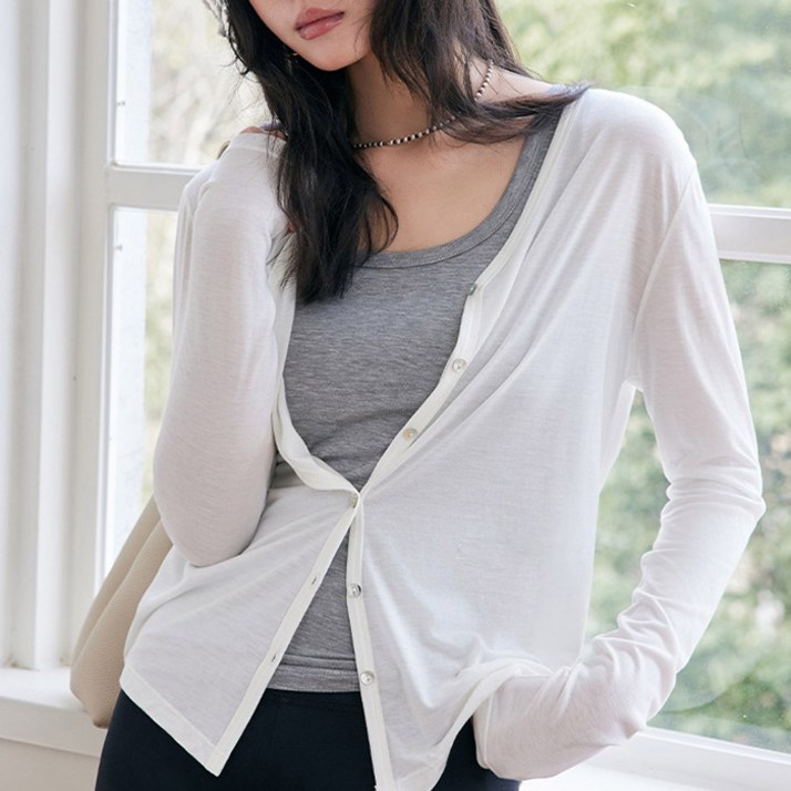 스토리원 여성 리오셀 자개단추 브이넥 가디건 WM-SSOT027