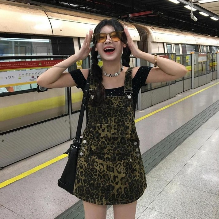 투니스 여성 레오파드 루즈핏 미니 멜빵 원피스