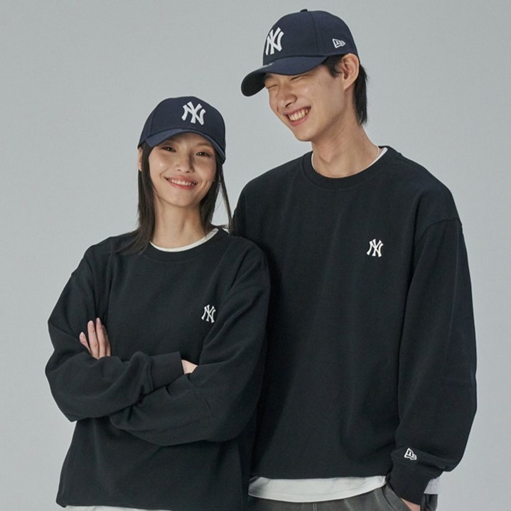 뉴에라 남녀공용 MLB 스몰로고 뉴욕 양키스 맨투맨 1488156