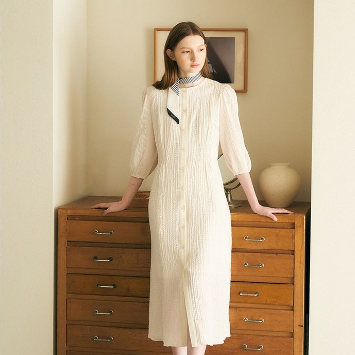 어다울 Seersucker shirring long dress ivory